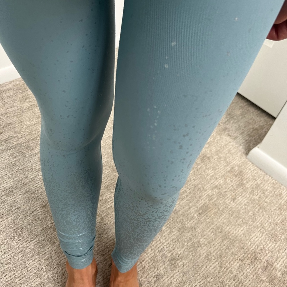 Beyond Yoga light blue fleck leggings // XS